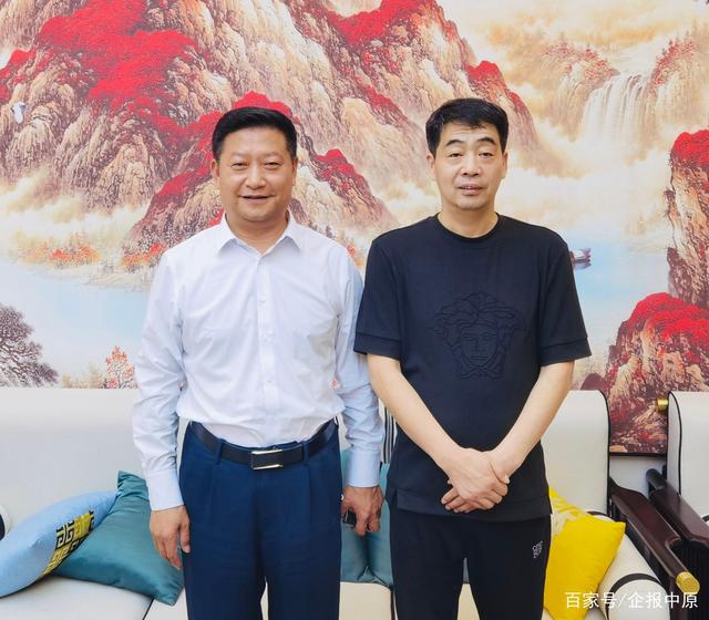 單恒偉秘書長(zhǎng)與百消丹藥業(yè)集團(tuán)董事長(zhǎng)佘中生交流座談